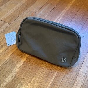 Lululemon everywhere belt bag